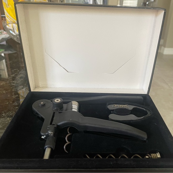 Le Creuset corkscrew Lever model vintage barely used in original packaging - Picture 1 of 3